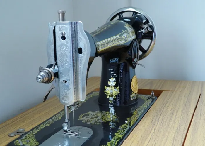 Black Vintage Sewing Machine factory